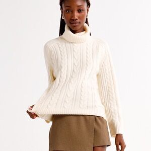 Abercrombie Cable Knit Turtleneck Sweater Ivory Cozy Soft Fall Cozy Size Small